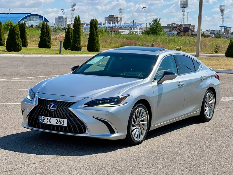 Lexus ES, 2022