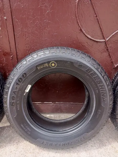 продам комплект новых шин