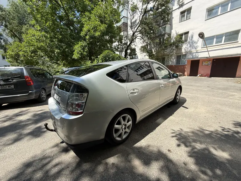 Toyota Prius, 2005