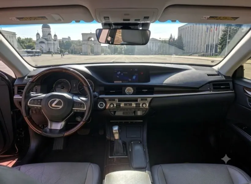 Lexus ES, 2016