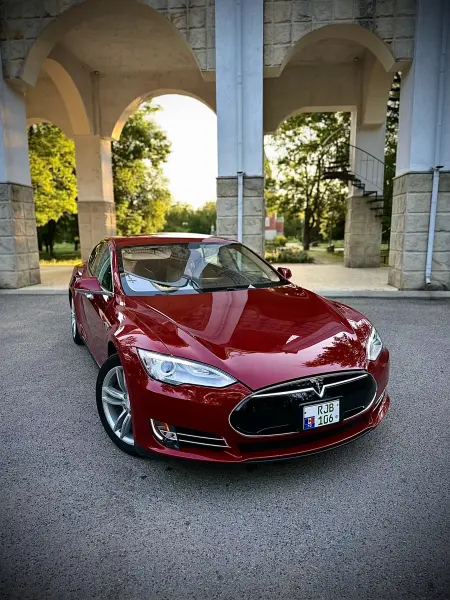 TESLA S, 2014