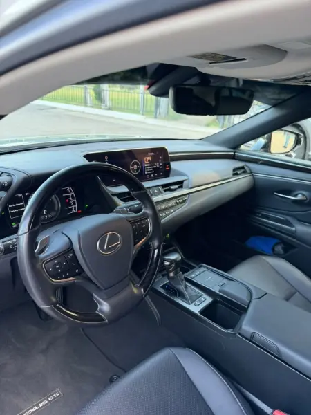 Lexus ES, 2019