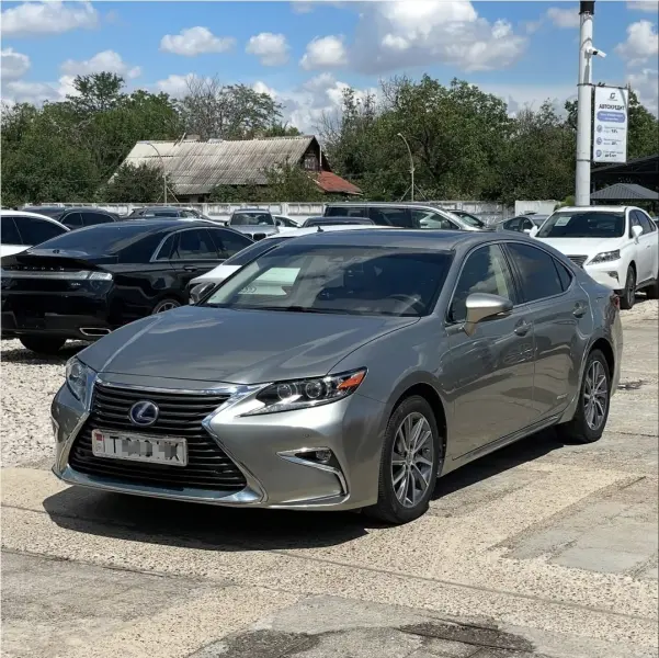 Lexus ES, 2016