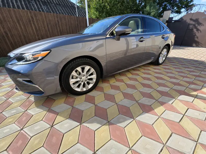 Lexus ES, 2014