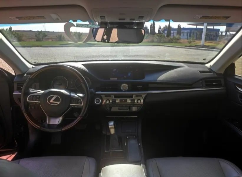 Lexus ES, 2016