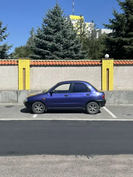 Mazda 121, 1995
