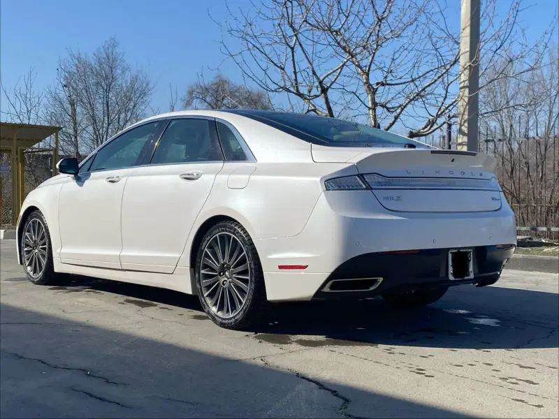 Lincoln MKZ, 2015