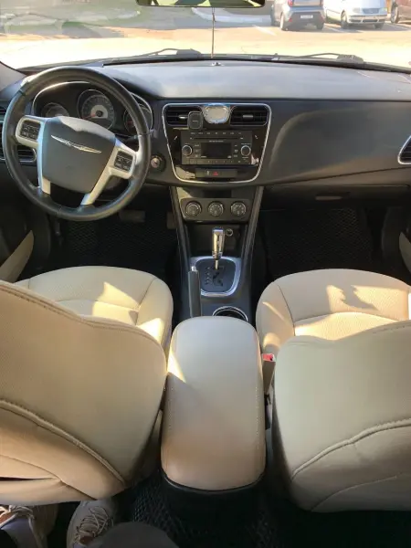 Chrysler 200, 2012