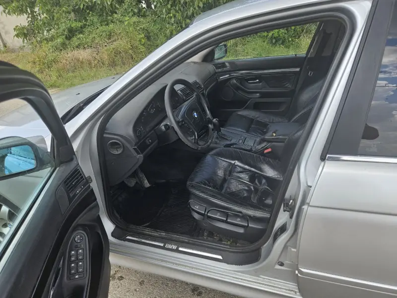 BMW 5 Series, 2001