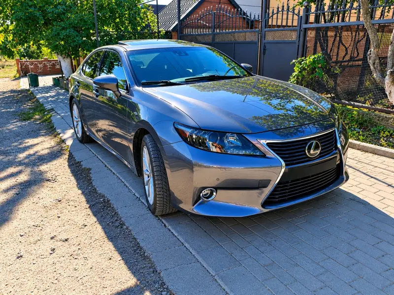 Lexus ES, 2013