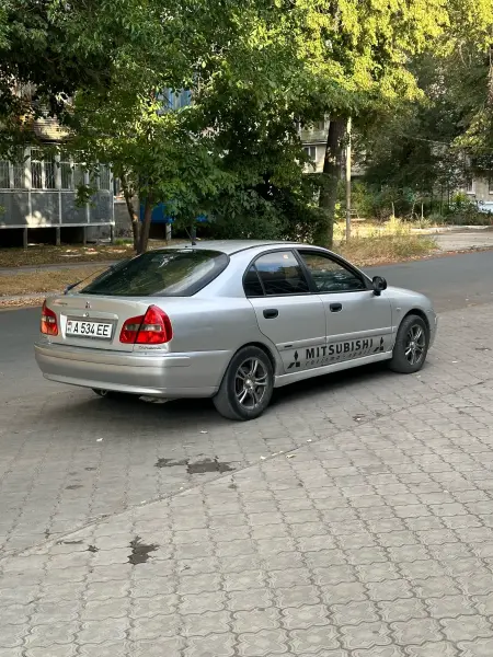 Mitsubishi Carisma, 2001