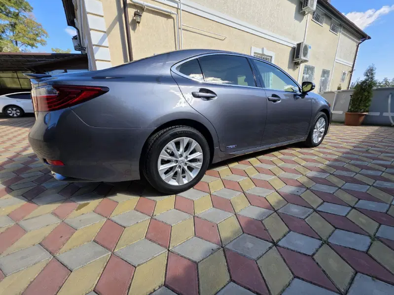 Lexus ES, 2014
