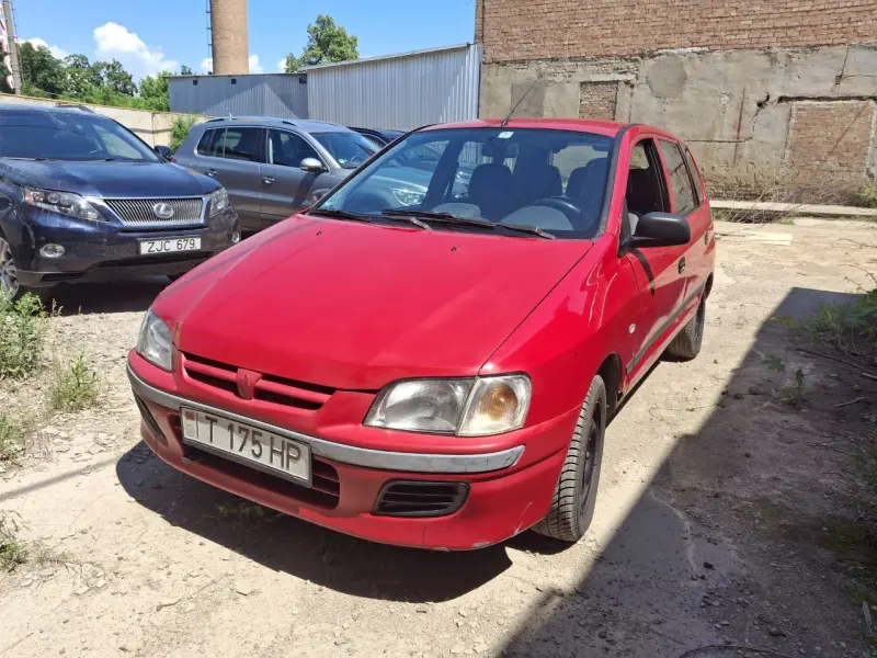Mitsubishi Space Star, 2000