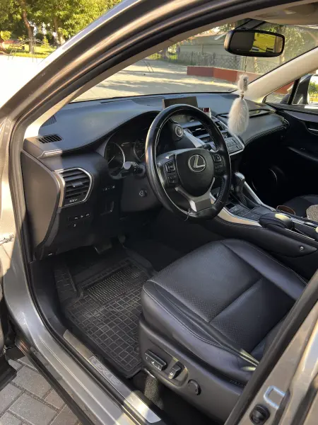 Lexus NX, 2017