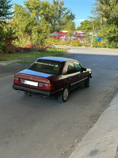 Mercedes-Benz E-Class, 1987