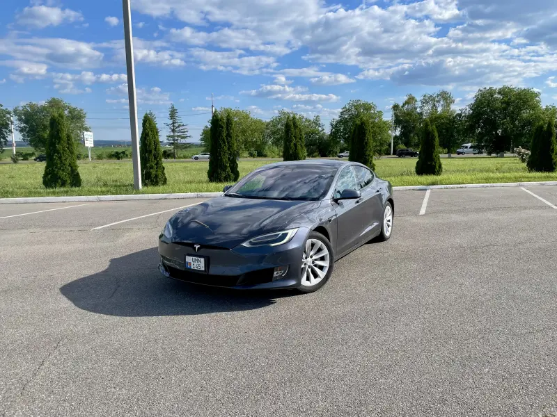 TESLA S, 2019