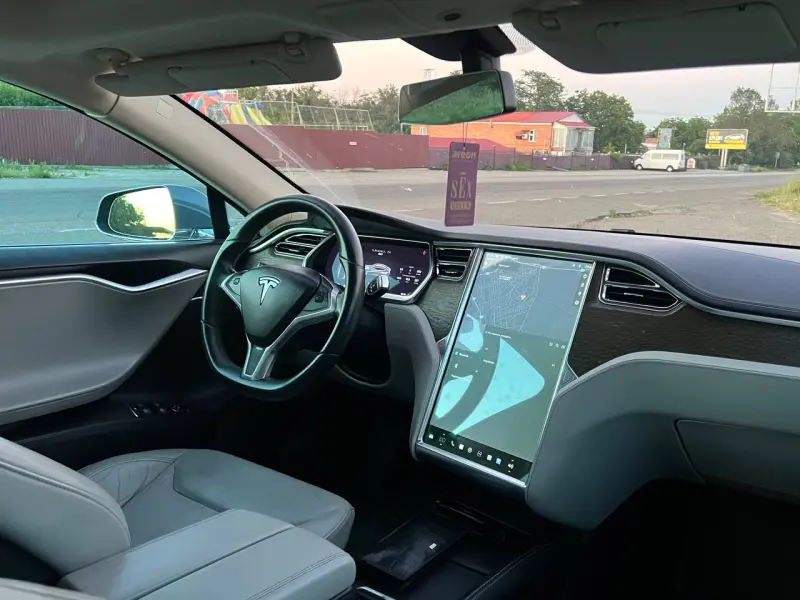 TESLA S, 2014