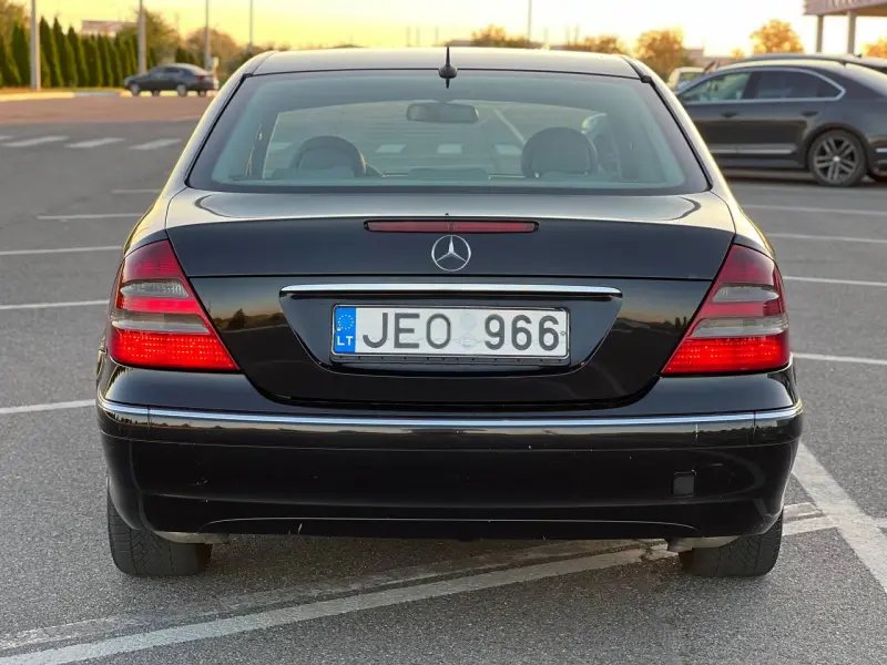 Mercedes-Benz E-Class, 2002