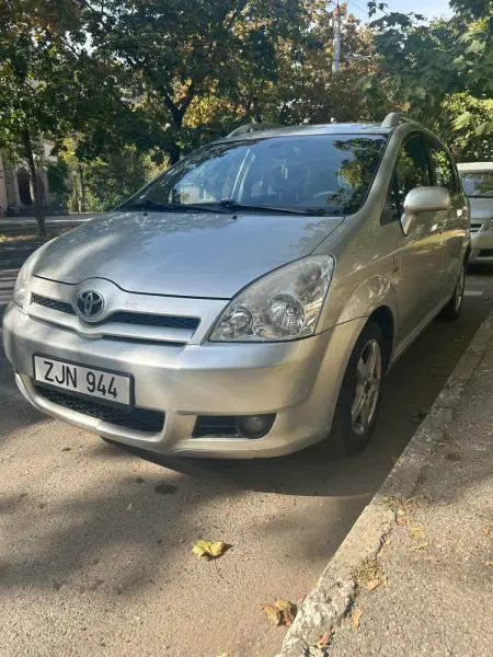 Toyota Corolla Verso, 2005