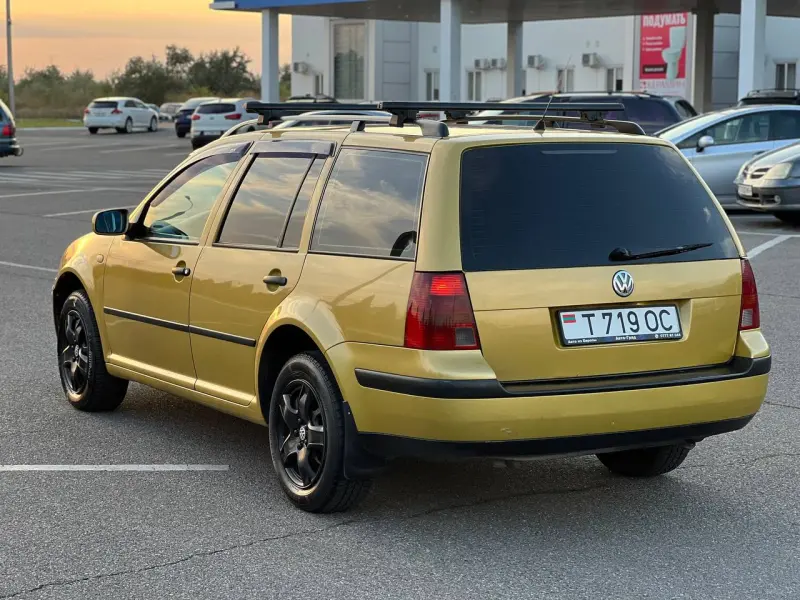 Volkswagen Golf, 2000