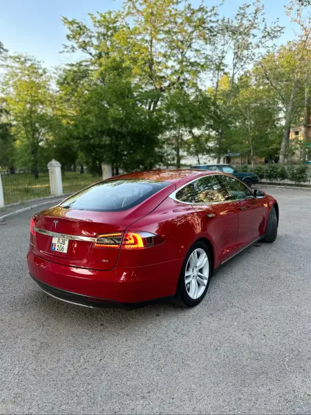 TESLA S, 2014
