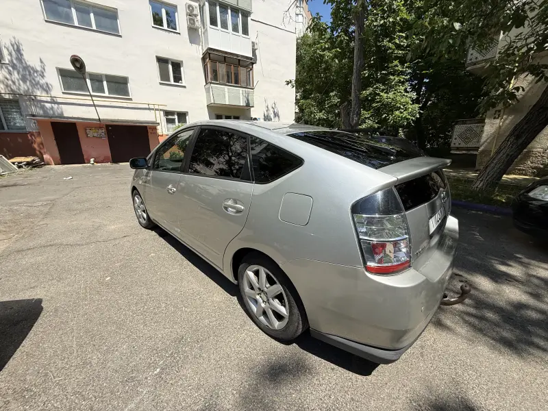 Toyota Prius, 2005