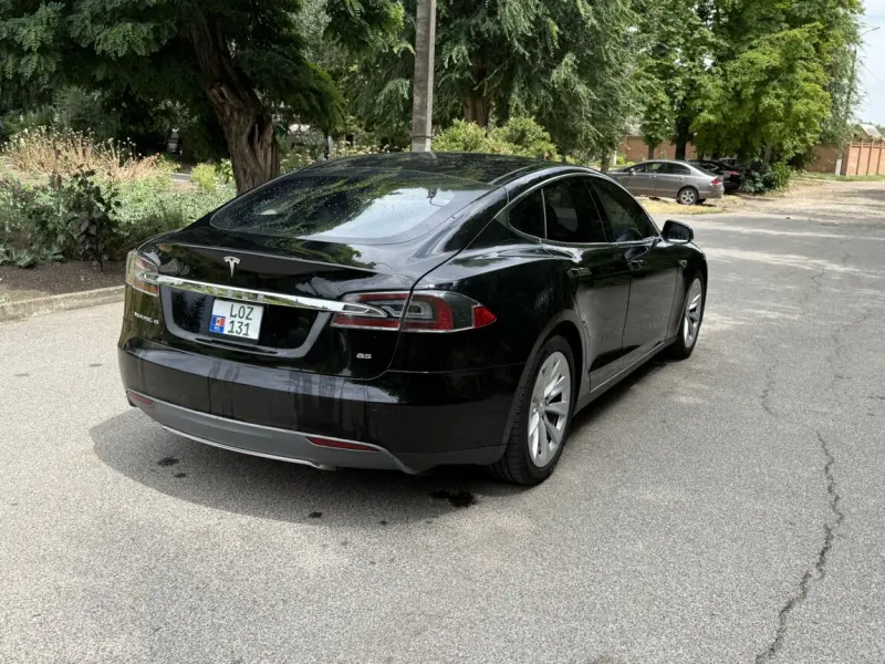 TESLA S, 2015