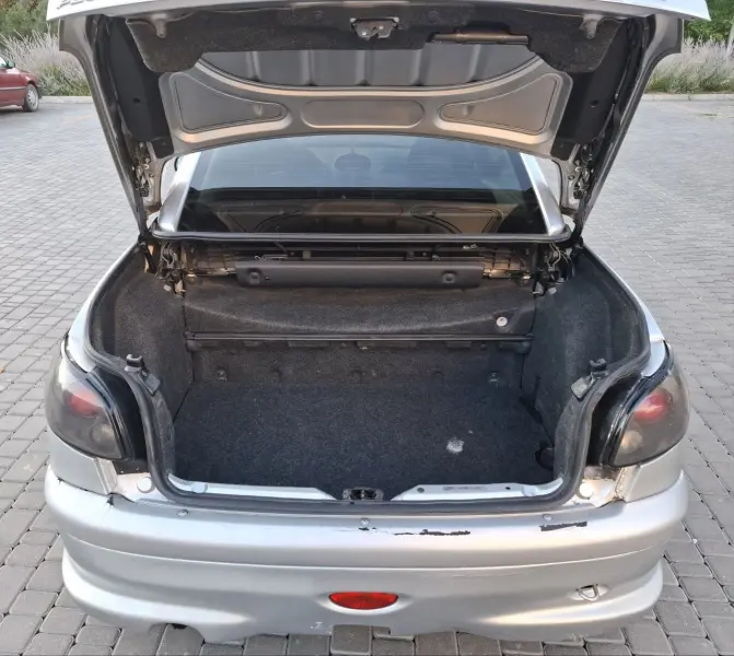 Peugeot 206, 2001