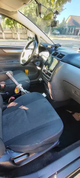 Toyota Avensis Verso, 2003