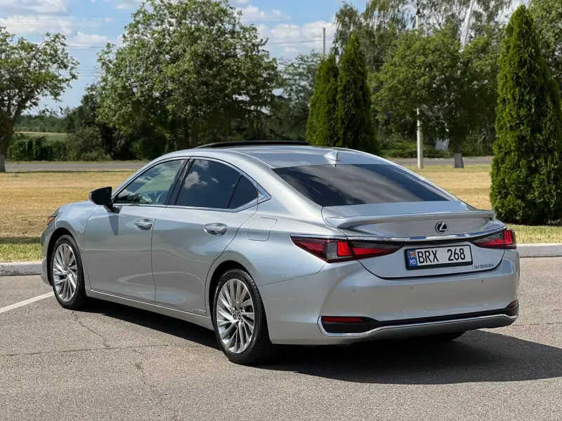 Lexus ES, 2022
