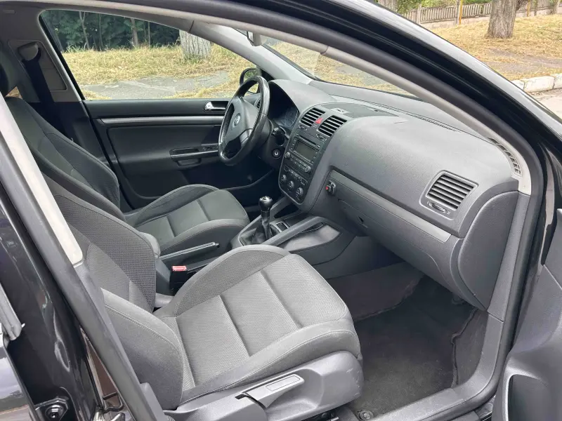 Volkswagen Golf, 2004