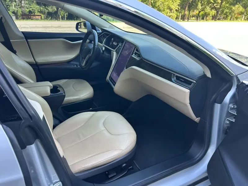 TESLA S, 2014