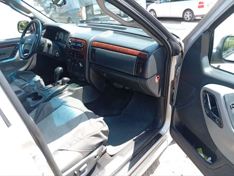 Jeep Cherokee, 2004