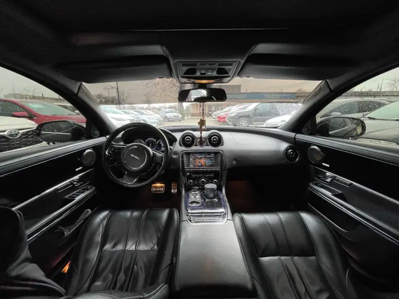 Jaguar XJ, 2012