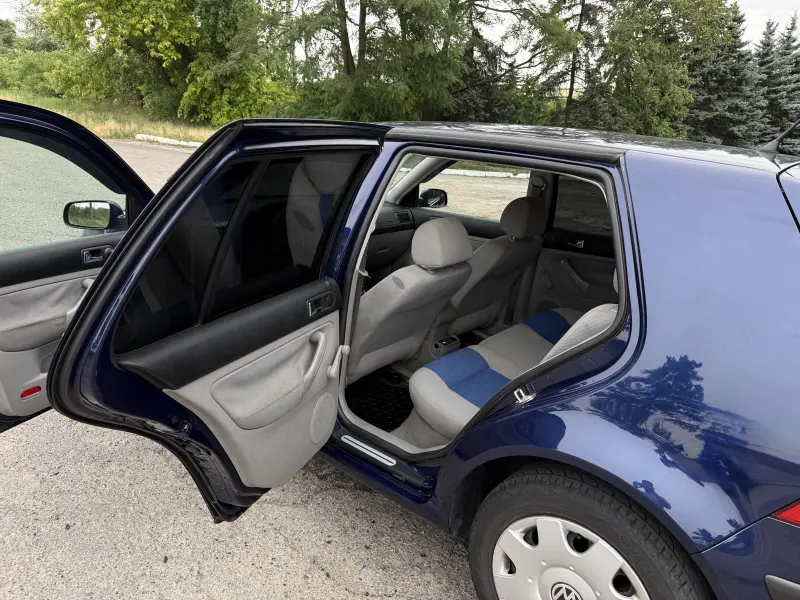 Volkswagen Golf, 2000