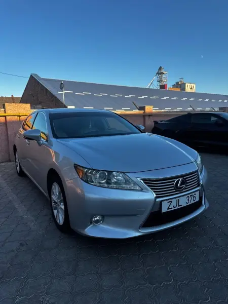 Lexus ES, 2013