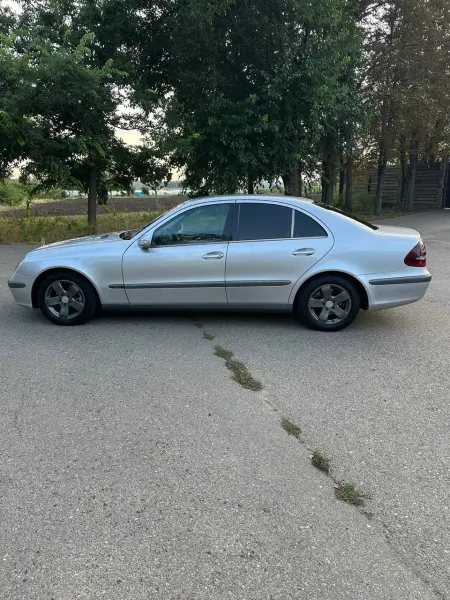 Mercedes-Benz E-Class, 2004