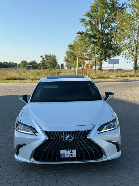 Lexus ES, 2022