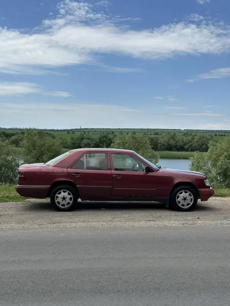 Mercedes-Benz E-Class, 1993