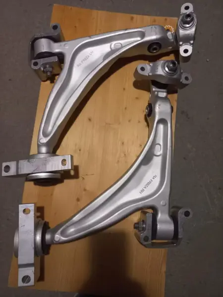 Оригинальные рычаги Volvo