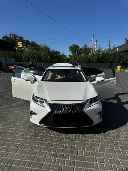 Lexus ES, 2014