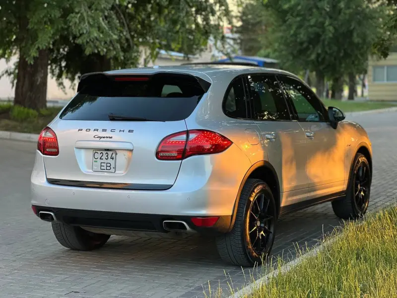 Porsche Cayenne, 2012