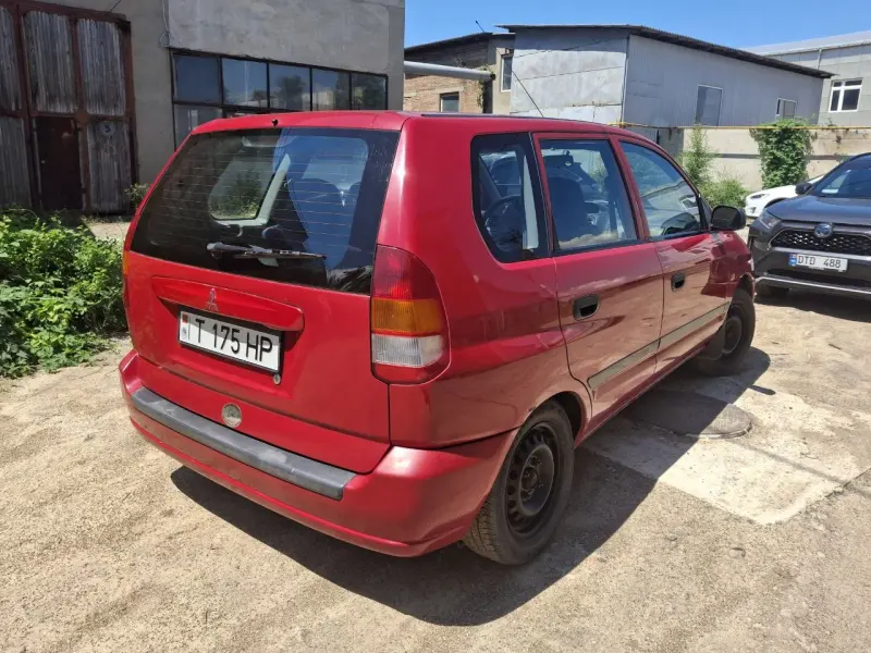 Mitsubishi Space Star, 2000