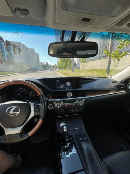Lexus ES, 2012