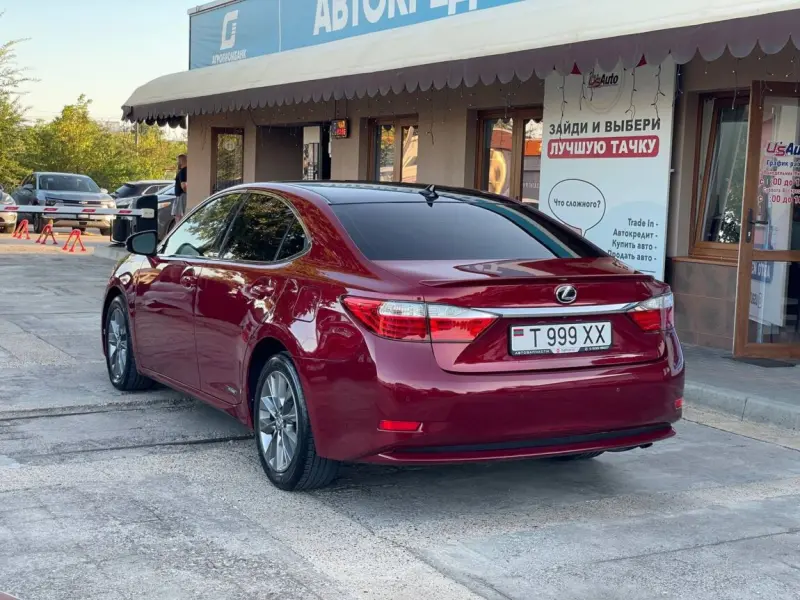 Lexus ES, 2013