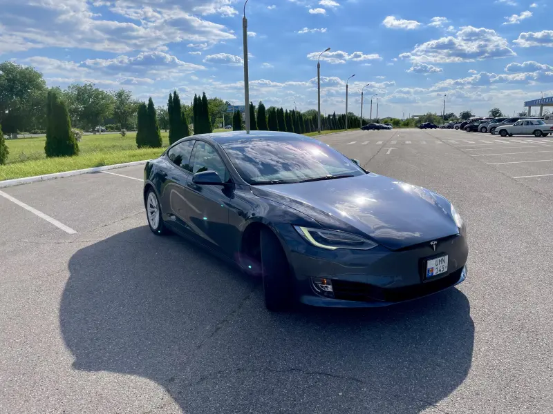 TESLA S, 2019