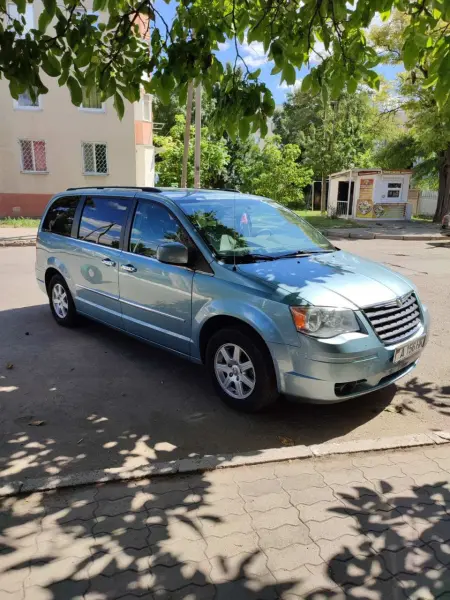 Chrysler Town & Country, 2010