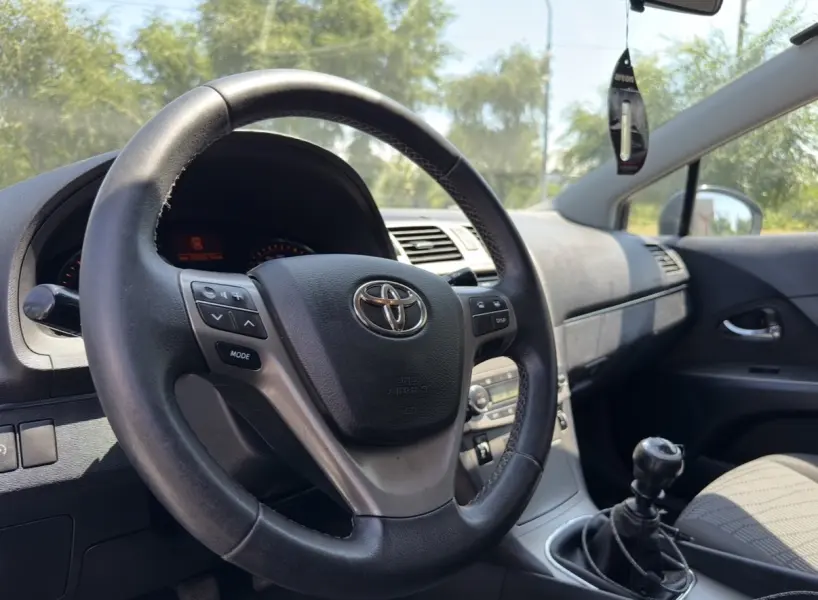 Toyota Avensis, 2010