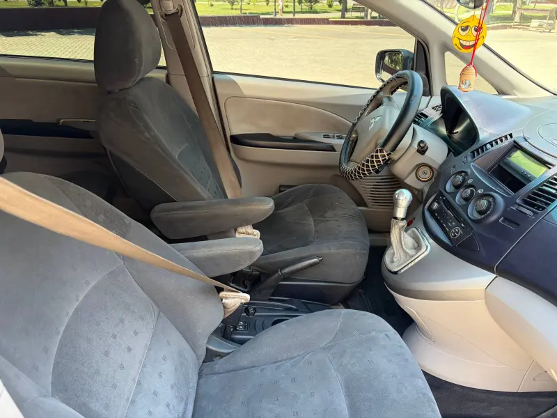 Mitsubishi Grandis, 2004