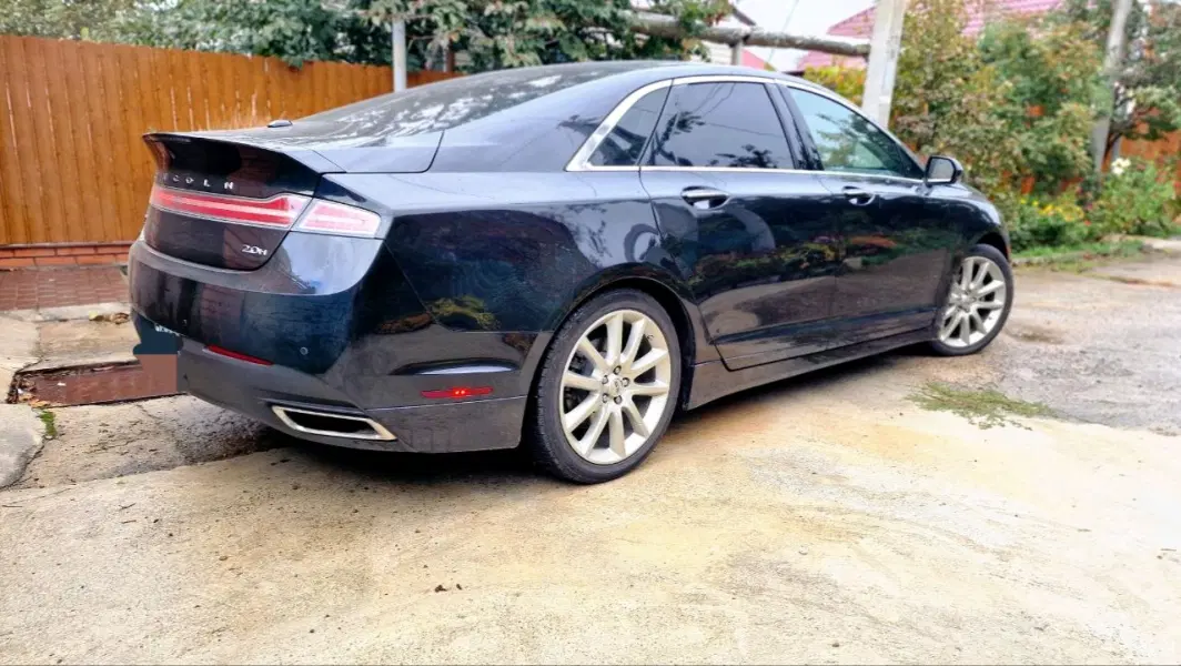 Lincoln MKZ, 2013